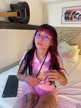 Emma duff online show from March 2026 07:34:02 PM