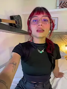 Emma duff online show from April 2026 07:58:02 PM