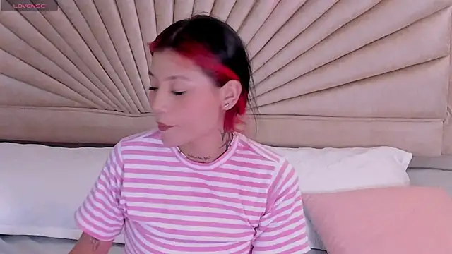 Emma duff online show from December 2025 12:18:01 PM