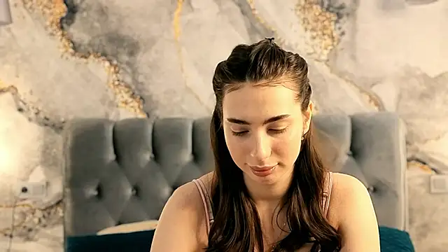 Chloewilldd online show from October 2025 06:18:02 PM