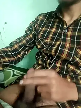 Snapshot of maxmishra18 chatting on December 2025 05:28:01 AM maxmishra18 online show from December 2025 05:28:01 AM