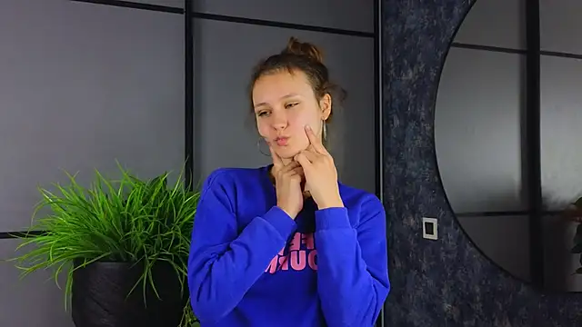 Snapshot of FoxFever chatting on November 2025 07:00:02 AM FoxFever online show from November 2025 07:00:02 AM