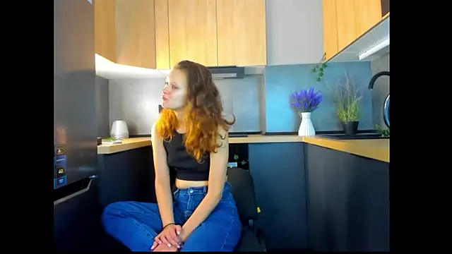 Snapshot of FoxFever chatting on November 2025 07:30:01 AM FoxFever online show from November 2025 07:30:01 AM