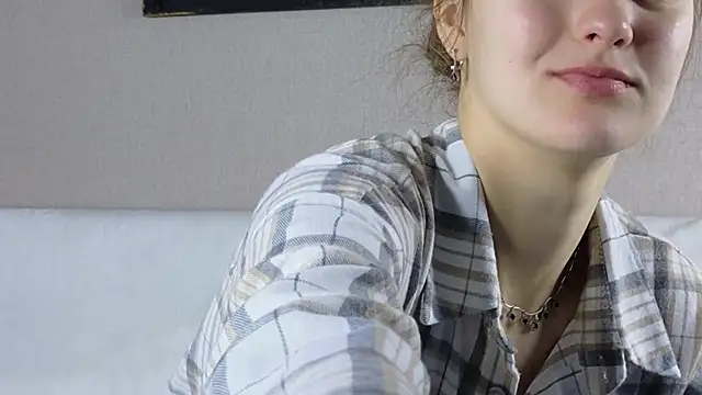 Snapshot of FoxFever chatting on November 2025 06:40:02 AM FoxFever online show from November 2025 06:40:02 AM