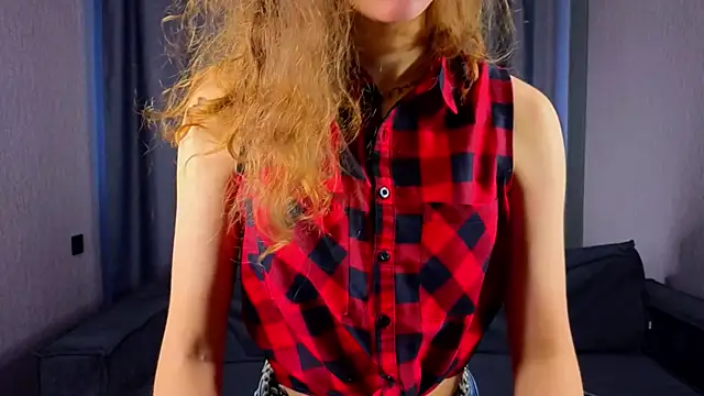 Snapshot of FoxFever chatting on November 2025 07:01:02 AM FoxFever online show from November 2025 07:01:02 AM