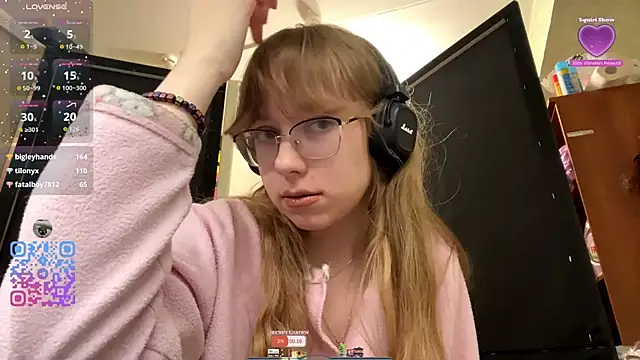 Snapshot of JuneCooper chatting on October 2025 02:19:01 PM JuneCooper online show from October 2025 02:19:01 PM