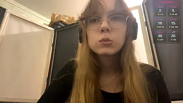 JuneCooper online show from October 2025 02:58:01 PM