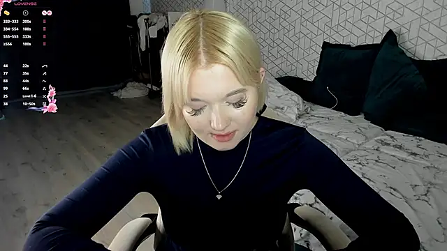 NayaValen online show from April 2026 03:02:02 AM