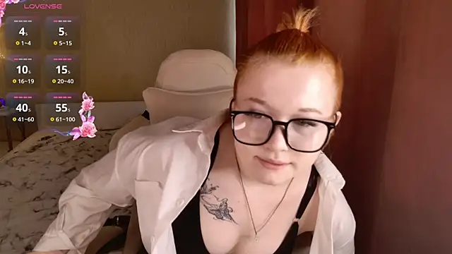 Snapshot of NayaValen chatting on July 2026 05:18:02 AM NayaValen online show from July 2026 05:18:02 AM