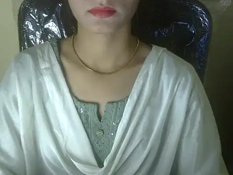 Snapshot of Shezi_N chatting on November 2025 01:04:02 PM Shezi N online show from November 2025 01:04:02 PM