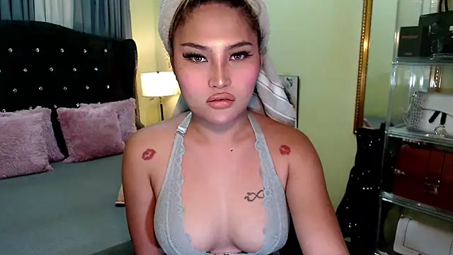 Sammyloove online show from June 2026 12:33:01 PM