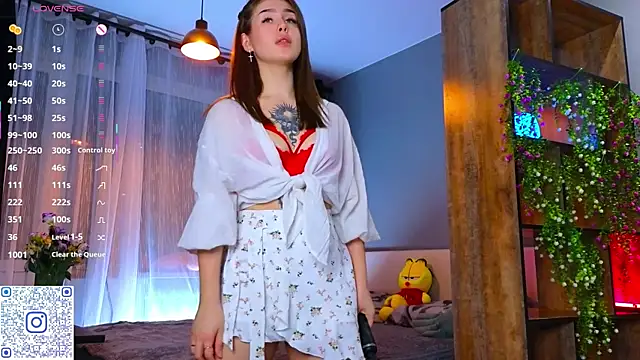 Snapshot of TinyMollys chatting on November 2025 04:23:01 PM TinyMollys online show from November 2025 04:23:01 PM