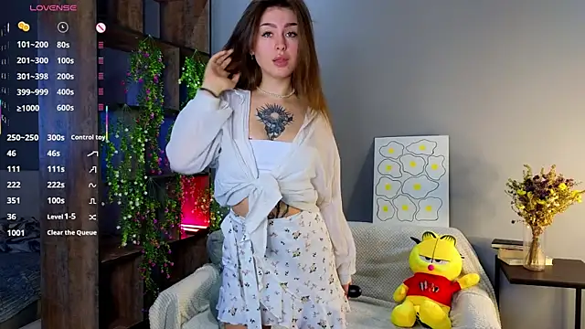 Snapshot of TinyMollys chatting on November 2025 09:46:01 AM TinyMollys online show from November 2025 09:46:01 AM