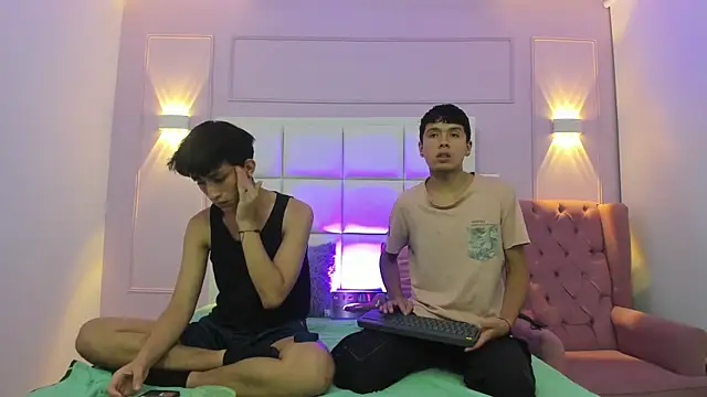 Snapshot of hoot_booys_ chatting on October 2025 11:23:01 PM hoot booys online show from October 2025 11:23:01 PM