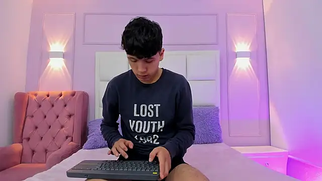 hoot booys  online show from February 2026 09:14:02 PM