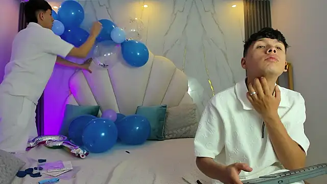 hoot booys  online show from February 2026 09:01:01 PM