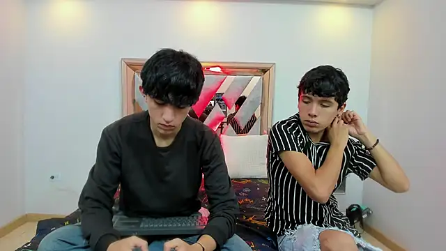 Snapshot of hoot_booys_ chatting on November 2025 07:58:01 PM hoot booys online show from November 2025 07:58:01 PM