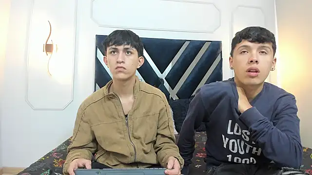 hoot booys  online show from December 2025 11:32:01 AM