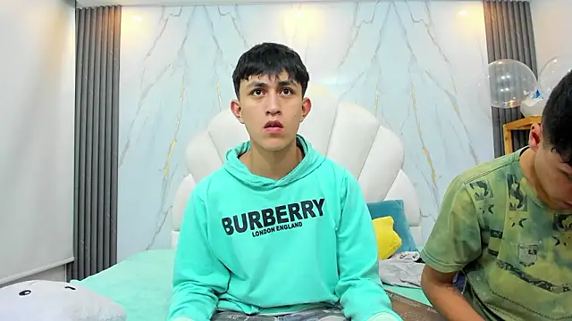 hoot booys  online show from February 2026 09:37:02 PM