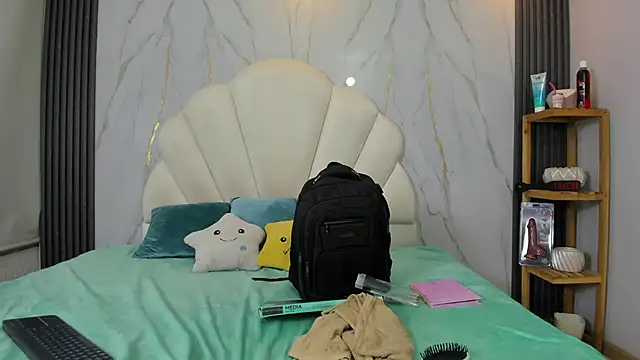 hoot booys  online show from April 2026 03:41:01 AM