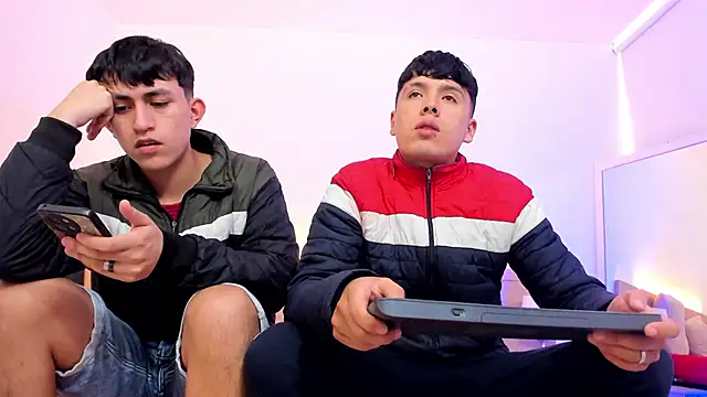 hoot booys  online show from February 2026 08:06:02 PM