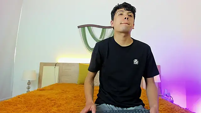 hoot booys  online show from April 2026 09:21:02 PM