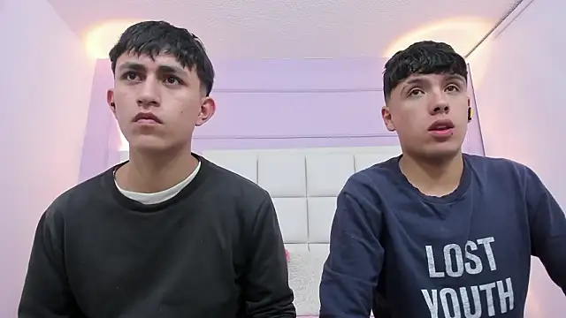 hoot booys  online show from February 2026 08:09:01 PM