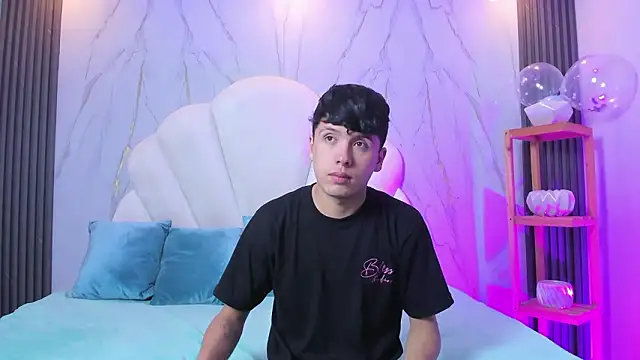 hoot booys  online show from March 2026 08:38:02 PM