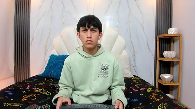 hoot booys  online show from January 2026 08:59:01 PM