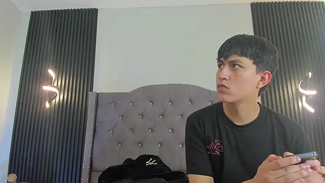 hoot booys  online show from March 2026 08:57:01 PM