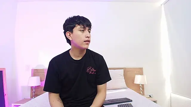 hoot booys  online show from March 2026 08:41:02 PM