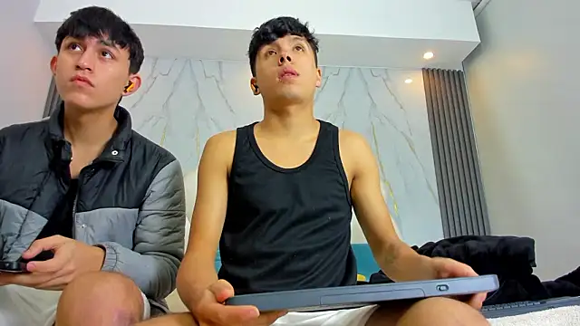 hoot booys  online show from March 2026 04:06:02 AM