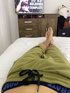 leozin01 online show from November 2025 09:53:01 PM