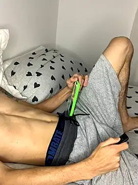 leozin01 online show from December 2025 11:14:02 PM