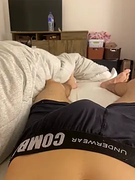 leozin01 online show from November 2025 05:17:02 PM