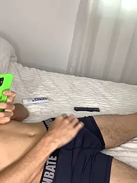 leozin01 online show from December 2025 06:31:01 PM