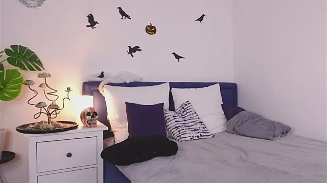 carolineliora online show from October 2025 10:25:01 AM