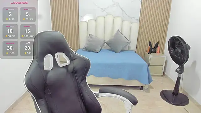 Aziz daud online show from April 2026 07:06:02 PM