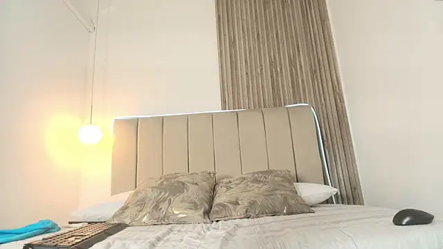 EvaaSinclair online show from March 2026 08:05:01 PM