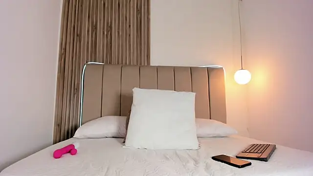 EvaaSinclair online show from March 2026 08:15:01 PM