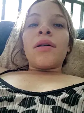 Snapshot of bambiluly chatting on November 2025 08:14:01 PM bambiluly online show from November 2025 08:14:01 PM