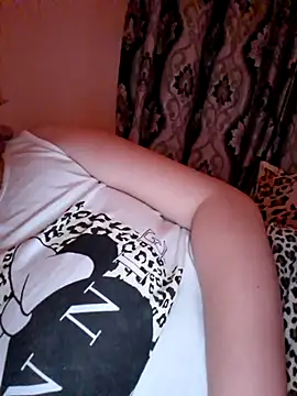 Ariana381 online show from November 2025 10:47:02 PM