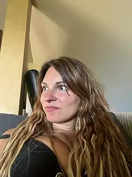Snapshot of kinkysarahx chatting on May 2026 12:22:02 PM kinkysarahx online show from May 2026 12:22:02 PM