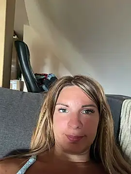 kinkysarahx online show from July 2026 08:37:01 AM
