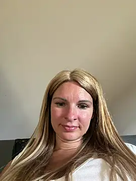 kinkysarahx online show from July 2026 12:12:01 PM