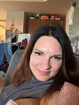 kinkysarahx online show from April 2026 04:09:01 PM