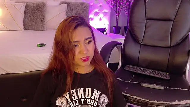 KathiaLuxe online show from December 2025 02:39:01 PM