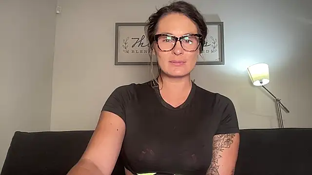 Snapshot of Mandyrheaa chatting on October 2025 01:15:02 AM Mandyrheaa online show from October 2025 01:15:02 AM