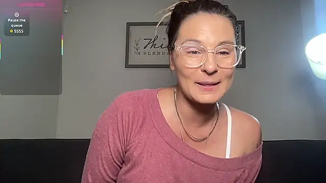 Snapshot of Mandyrheaa chatting on December 2025 08:42:02 PM Mandyrheaa online show from December 2025 08:42:02 PM