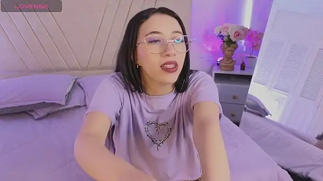 GabbieHill online show from November 2025 08:35:01 PM